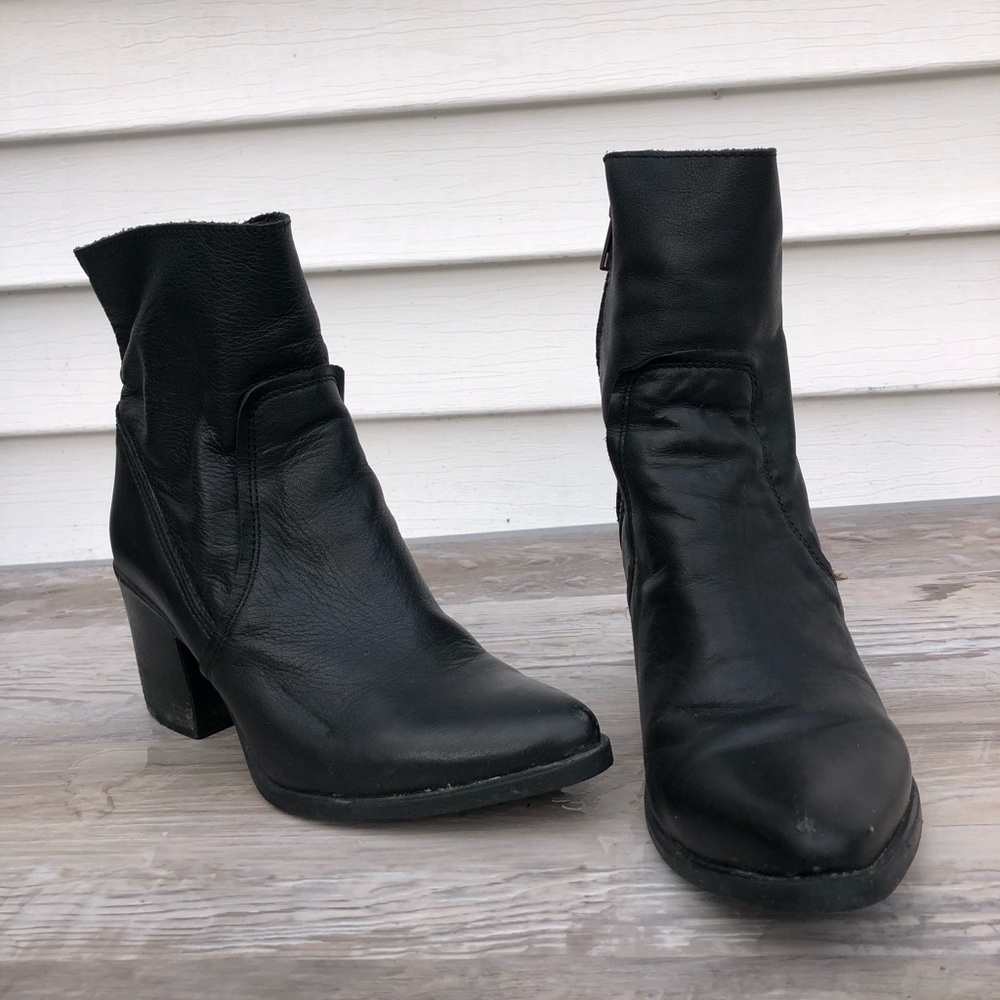 Steven by Steve Madden leather block heel booties